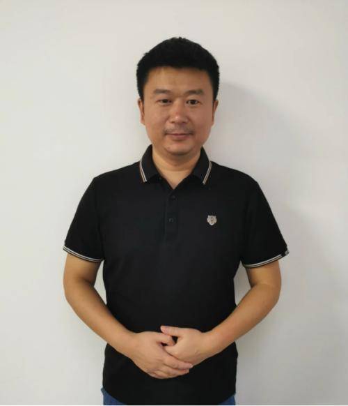 转战期市十年<strong></p>
<p>期货看盘</strong>，他为何选择日内短线？