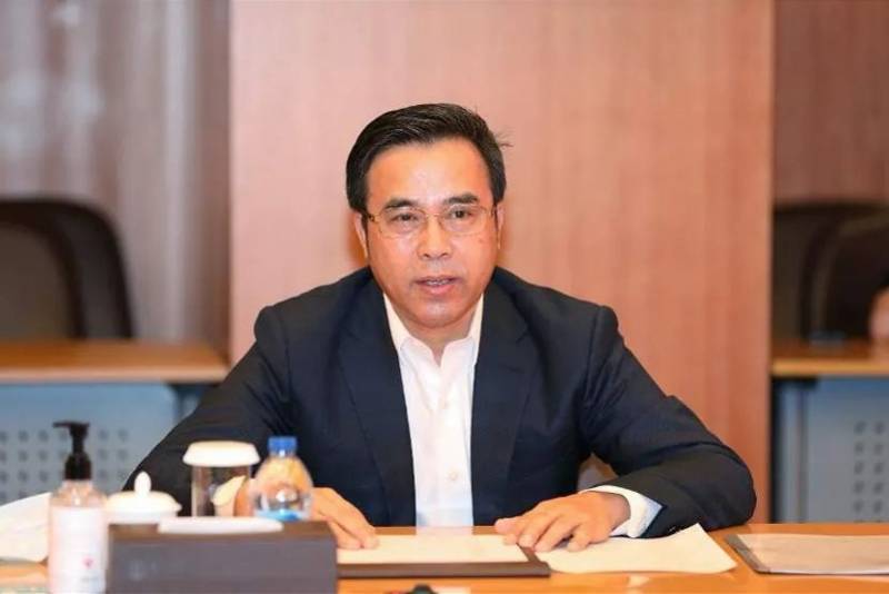 连打三“虎”：靠足球吃足球<strong></p>
<p>金融交易</strong>，靠金融吃金融，搞权色钱色交易