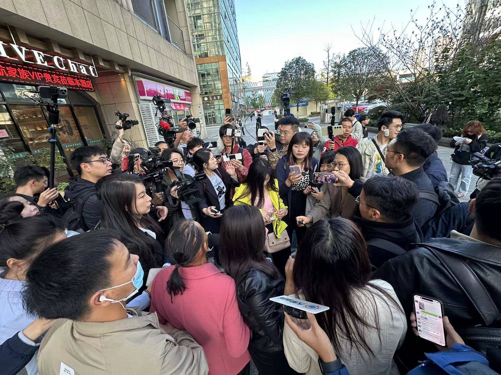 死刑！余华英拐卖儿童案重审宣判<strong></p>
<p>8币网</strong>，其当庭表示上诉