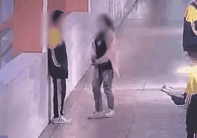 还记得武汉那位被母亲扇耳光<strong></p>
<p>8币网</strong>，跳楼坠亡的14岁男生吗？他的妈妈也离开人世了……