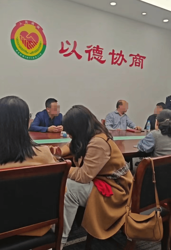 苏州知名艺术培训机构宣布破产<strong></p>
<p>模拟炒币大赛</strong>，老板下跪称“绝不跑路”，事发前安排活动消耗课时费