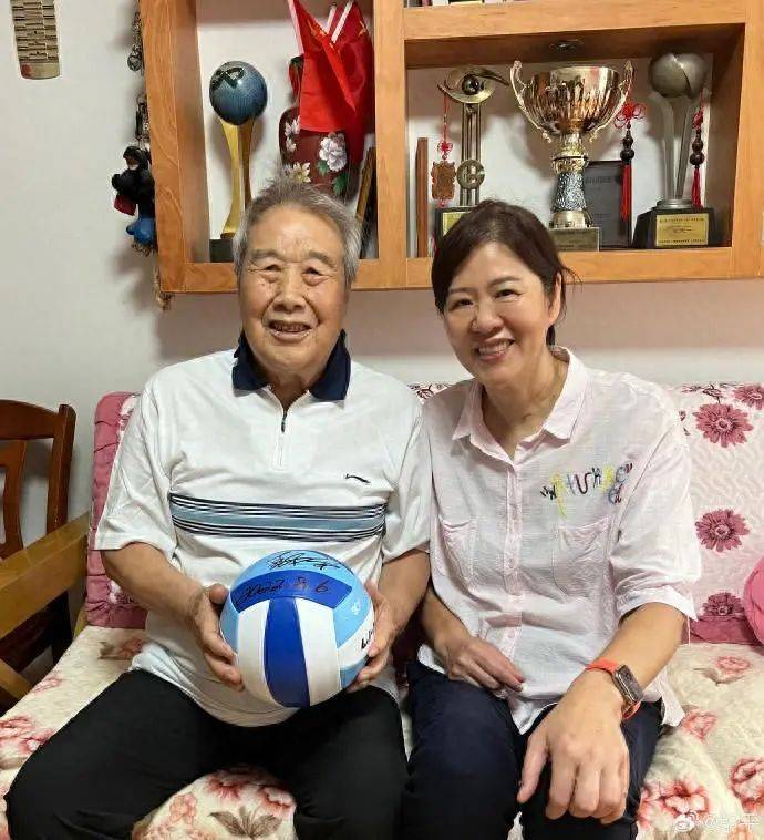 一路走好<strong></p>
<p>搜币</strong>!郎平突然发文……