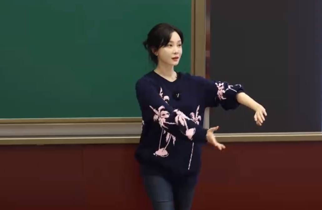 演员陈数现身中戏授课<strong></p>
<p>币圈</strong>，网友：我的梦中情师