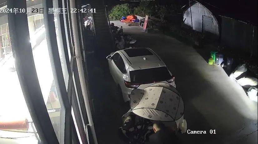 “我车被偷了<strong></p>
<p>币圈路漫漫</strong>，车上有块毒猪肉！”男子深夜报警，结局大反转
