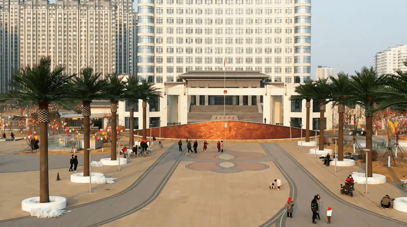 县政府门前广场花1305万建设仿真椰子树、雕塑等<strong></p>
<p>币圈电报群</strong>，中央点名通报后，仿真椰子树连夜拆除