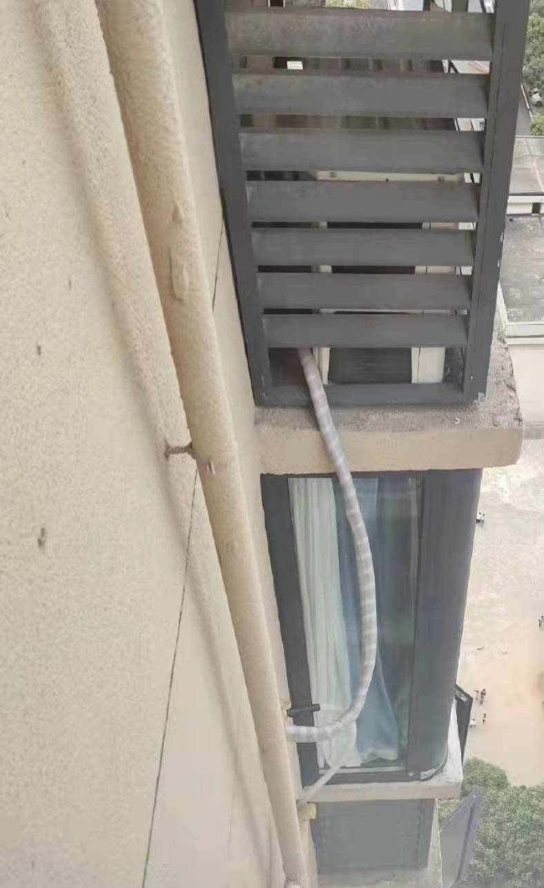 空调机位被楼下邻居占用<strong></p>
<p>币橙测评</strong>，娄底女业主无法入住起诉索赔11万！邻居：我的也被占了