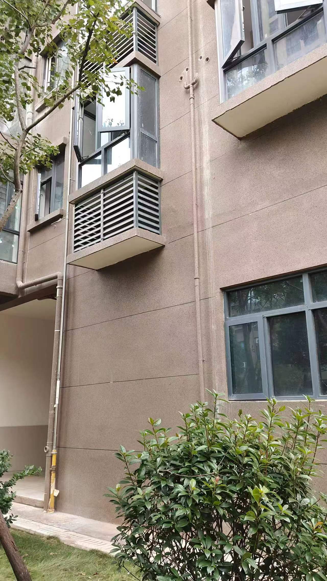 空调机位被楼下邻居占用<strong></p>
<p>币橙测评</strong>，娄底女业主无法入住起诉索赔11万！邻居：我的也被占了