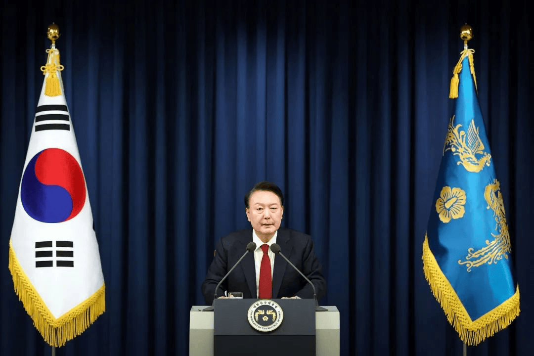 最新！外媒：韩国最大工会发起“无限期罢工”<strong></p>
<p>三元福币</strong>，呼吁尹锡悦以煽动“内乱罪”辞职