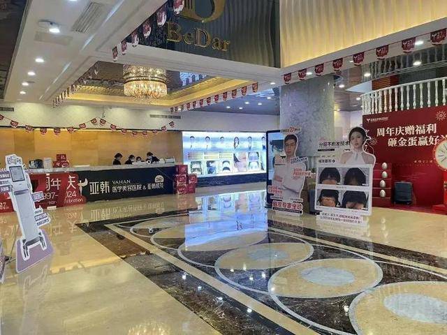 “还能反光<strong></p>
<p>坐以待币</strong>！”长沙男子植发近9月称后脑勺“像狗啃过”
