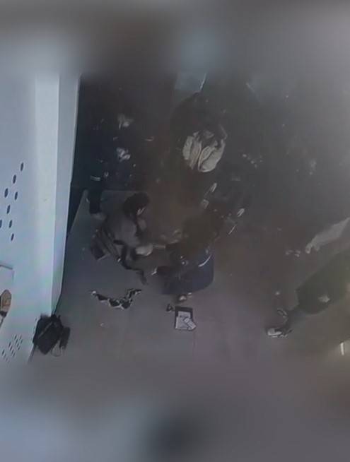 河南一大学老师心脏骤停晕倒<strong></p>
<p>坐以待币</strong>，女学生按压施救：我也很害怕，看到老师好转激动手抖