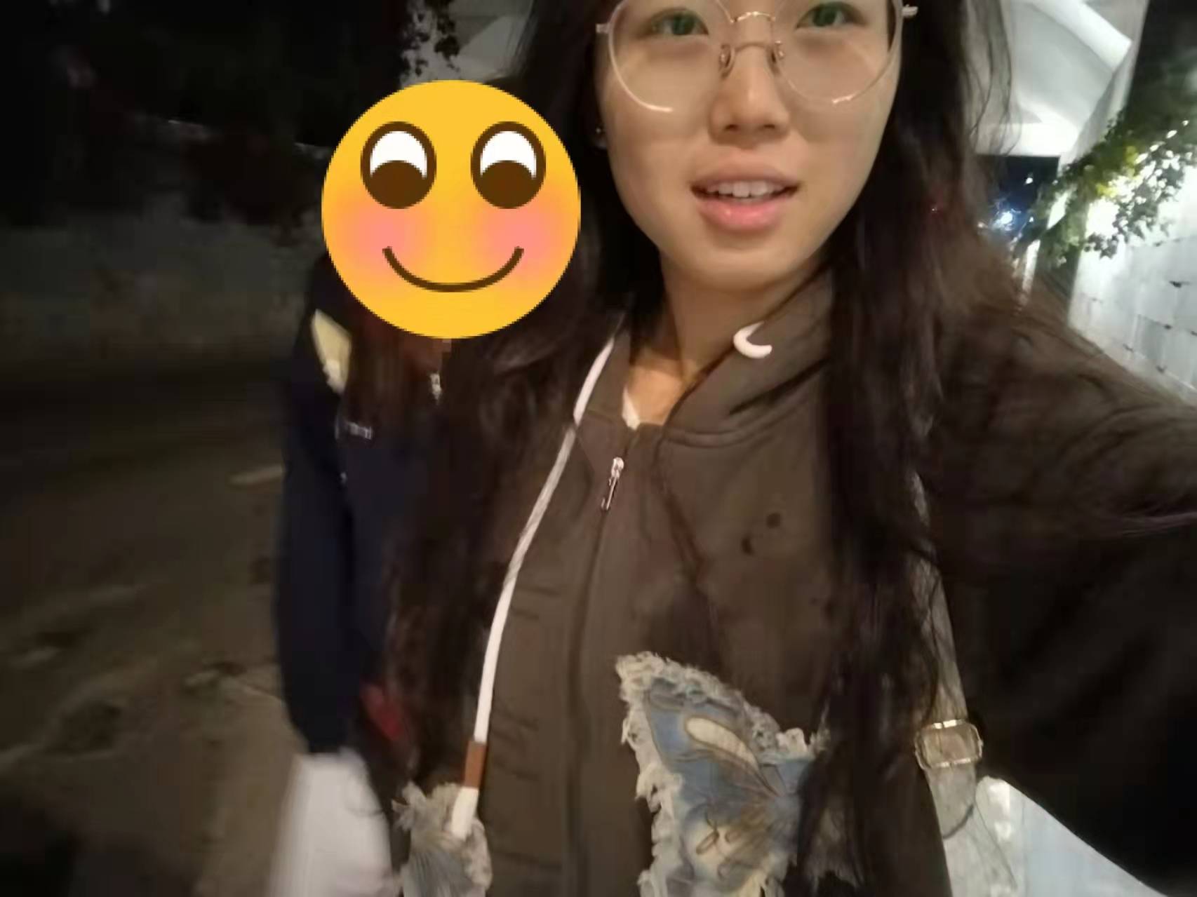 河南一大学老师心脏骤停晕倒<strong></p>
<p>坐以待币</strong>，女学生按压施救：我也很害怕，看到老师好转激动手抖