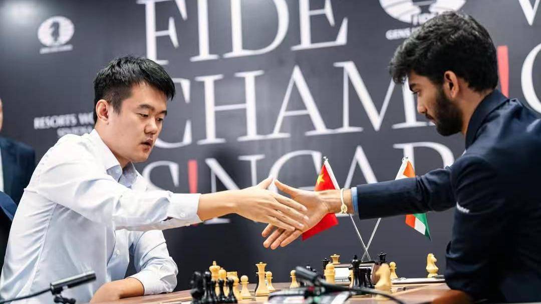 国际象棋世界冠军赛丨教科书级名场面<strong></p>
<p>坐以待币</strong>！来自棋王丁立人的最强反击