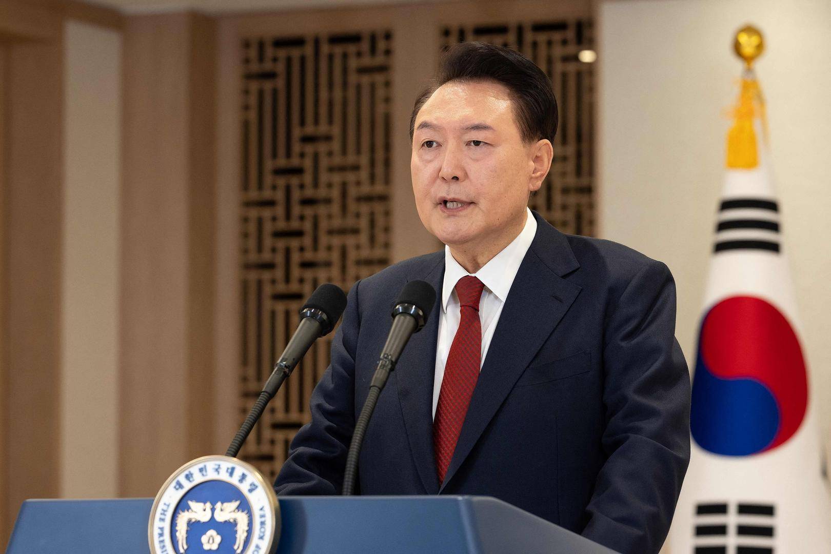 突然主张弹劾总统的韩国执政党党首：曾获尹锡悦多次提拔<strong></p>
<p>币圈术语</strong>，后因第一夫人惹怒“亲尹派”