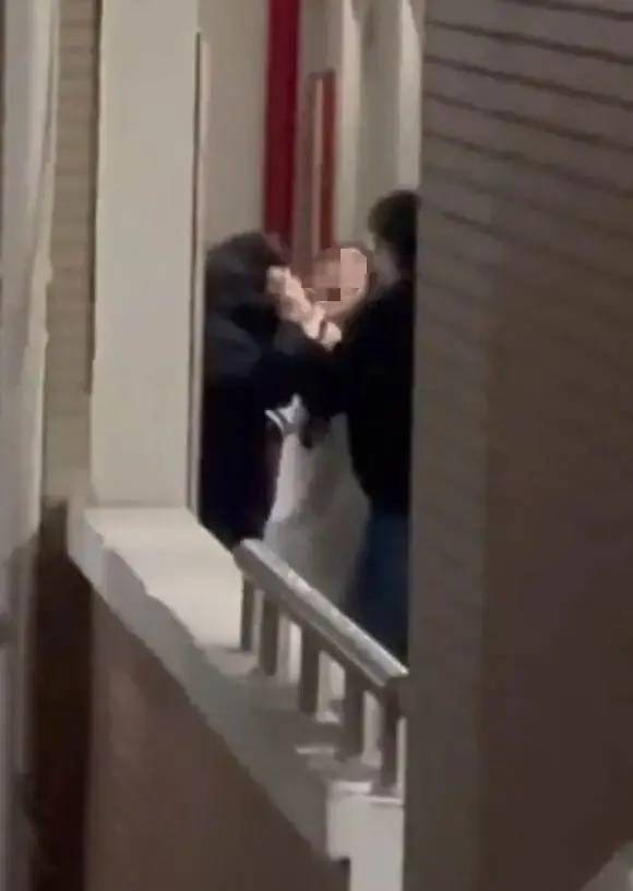大四学姐被学妹打到需植入钢钉坐轮椅<strong></p>
<p>瑞郎币哪里购买</strong>？校方再通报