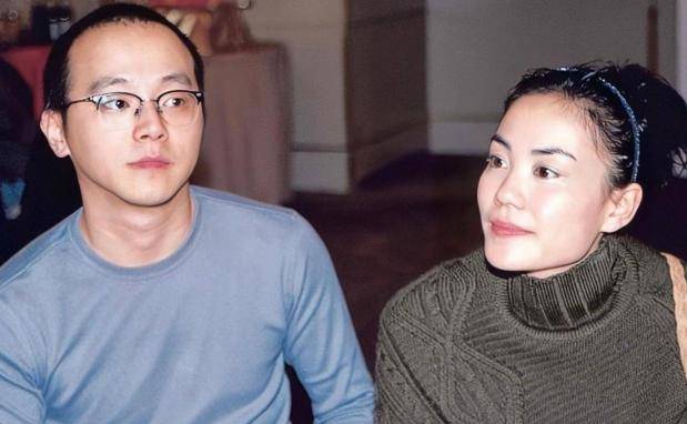 谢霆锋为何不爱年轻漂亮的张柏芝<strong></p>
<p>瑞郎币哪里购买</strong>，偏偏对55岁王菲，如此痴情？