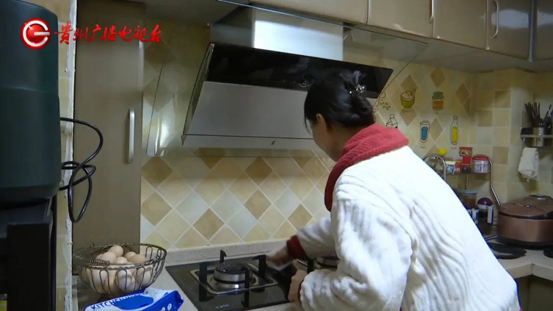 恶心坏了！贵阳一女子家中被扔进一颗“炸弹”<strong></p>
<p>e币中信</strong>，残羹剩饭炸开花