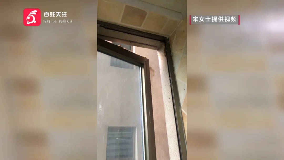恶心坏了！贵阳一女子家中被扔进一颗“炸弹”<strong></p>
<p>e币中信</strong>，残羹剩饭炸开花