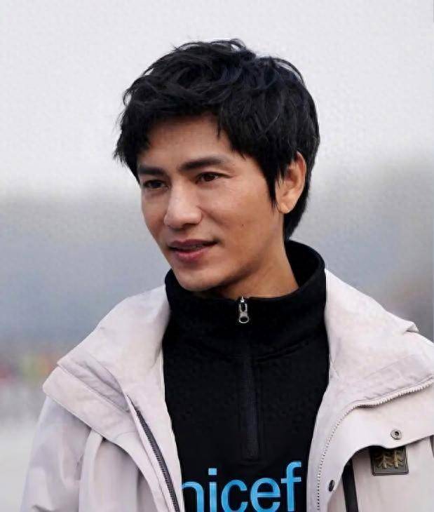 陈坤的儿子已成年<strong></p>
<p>炒币交易网</strong>，容貌开始显现母亲的基因，像谁可以认得出吗？