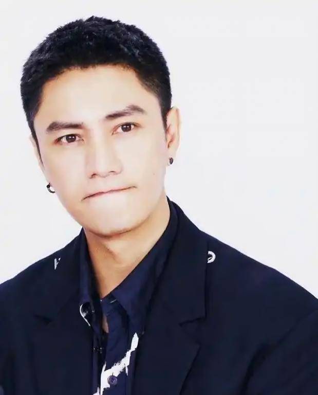陈坤的儿子已成年<strong></p>
<p>炒币交易网</strong>，容貌开始显现母亲的基因，像谁可以认得出吗？