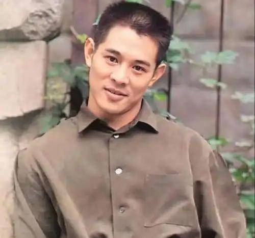 李连杰:后事一切从简<strong></p>
<p>2018币圈</strong>,不用立碑也不用办丧事,树葬海葬都可以