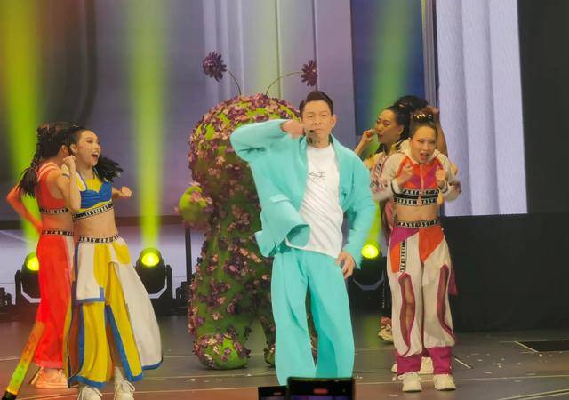 刘德华演唱会实录:表演滑跪失败<strong></p>
<p>币圈活动</strong>,甄子丹舒淇任达华台下蹦迪