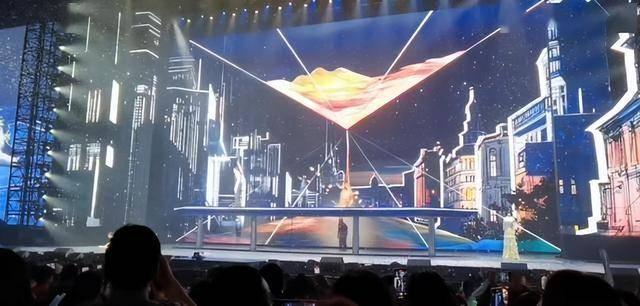 刘德华演唱会实录:表演滑跪失败<strong></p>
<p>币圈活动</strong>,甄子丹舒淇任达华台下蹦迪