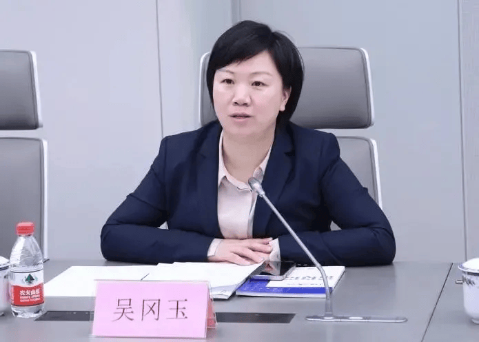 连云港市委常委、副市长吴冈玉<strong></p>
<p>炒币割韭菜</strong>，分工明确