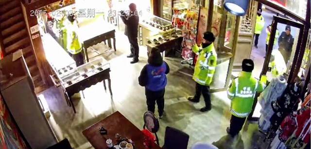 大同回应“撬锁开灯”：执行有问题<strong></p>
<p>百链币</strong>，亮灯系倡议而非强制