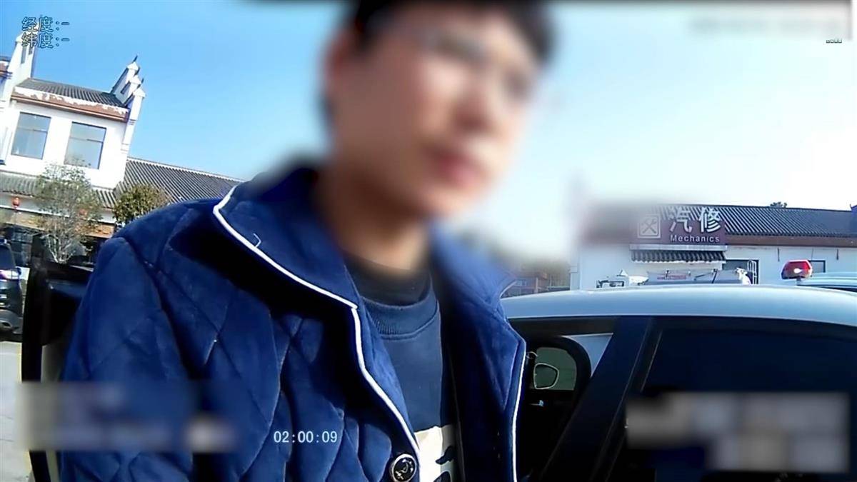 “是多么重要的会议？一定要在高速公路上开？”<strong></p>
<p>百链币</strong>，驾驶员在应急车道停车开会被扣9分罚200元