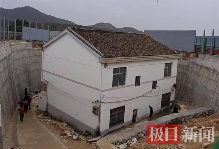 “没料到政府宁可多花钱让公路改道”<strong></p>
<p>币圈情况</strong>，江西“最强钉子户”独守孤房