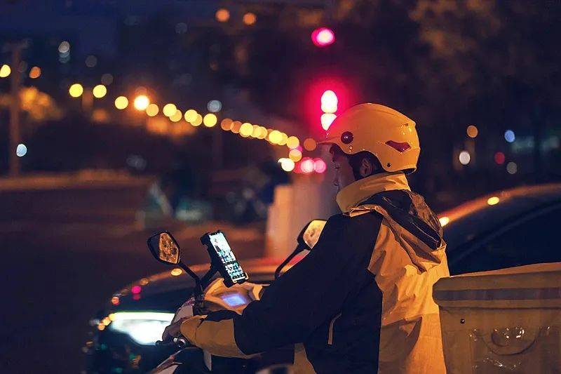 灵活就业人员超两亿<strong></p>
<p>鹰币</strong>，社保谁来买单？