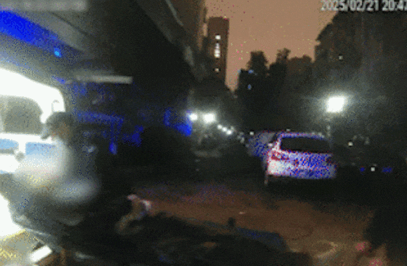 杭州男子群里发了10个字<strong></p>
<p>鹰币</strong>，家门突然被开！警察冲了进来……