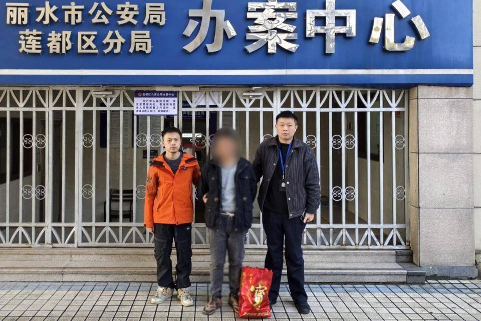 海拔900多米<strong></p>
<p>币币交易源码</strong>，嫌疑人竟连夜爬七八个小时山潜逃！蓝某已被依法采取刑事强制措施