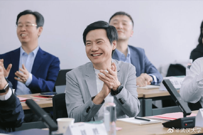 雷军回应如何保持好身材：英语不好已经让母校“蒙羞”<strong></p>
<p>币掌柜</strong>，不能再形象欠佳