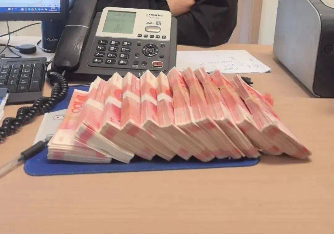 快递当场开箱：108000元现金<strong></p>
<p>币乎行情</strong>！浙江男子傻眼了