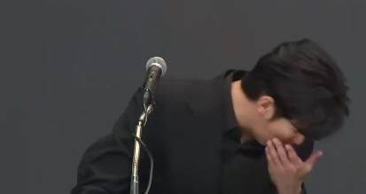金秀贤为何在记者会上多次喝水<strong></p>
<p>满币网首页</strong>,网友请DeepSeek解读