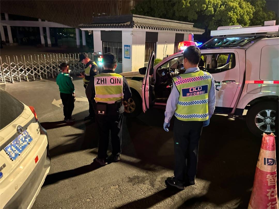 12岁男孩凌晨偷开父母车上高速<strong></p>
<p>彩虹币兑换码</strong>，因车技太差被发现了……