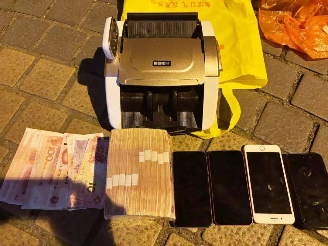 事发桂林<strong></p>
<p>全自动炒币软件</strong>！背包里装的1000000元现金被警方紧急拦截