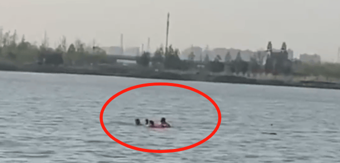 官方确认：男子遗体被发现<strong></p>
<p>第三套人命币</strong>，脚上绑有哑铃