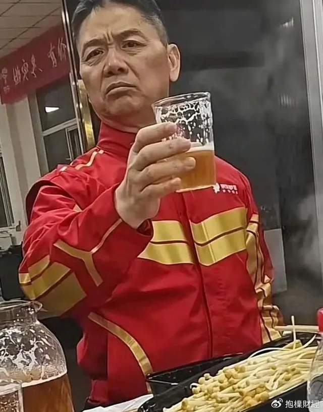 刘强东吃了一顿“价值上亿”的火锅之后<strong></p>
<p>大学生炒币</strong>，京东外卖崩了