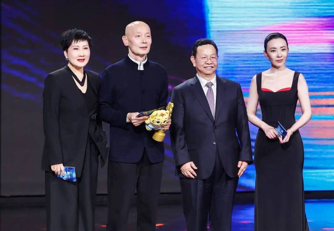 官方正式公布<strong></p>
<p>叁币财经</strong>！确认是葛优