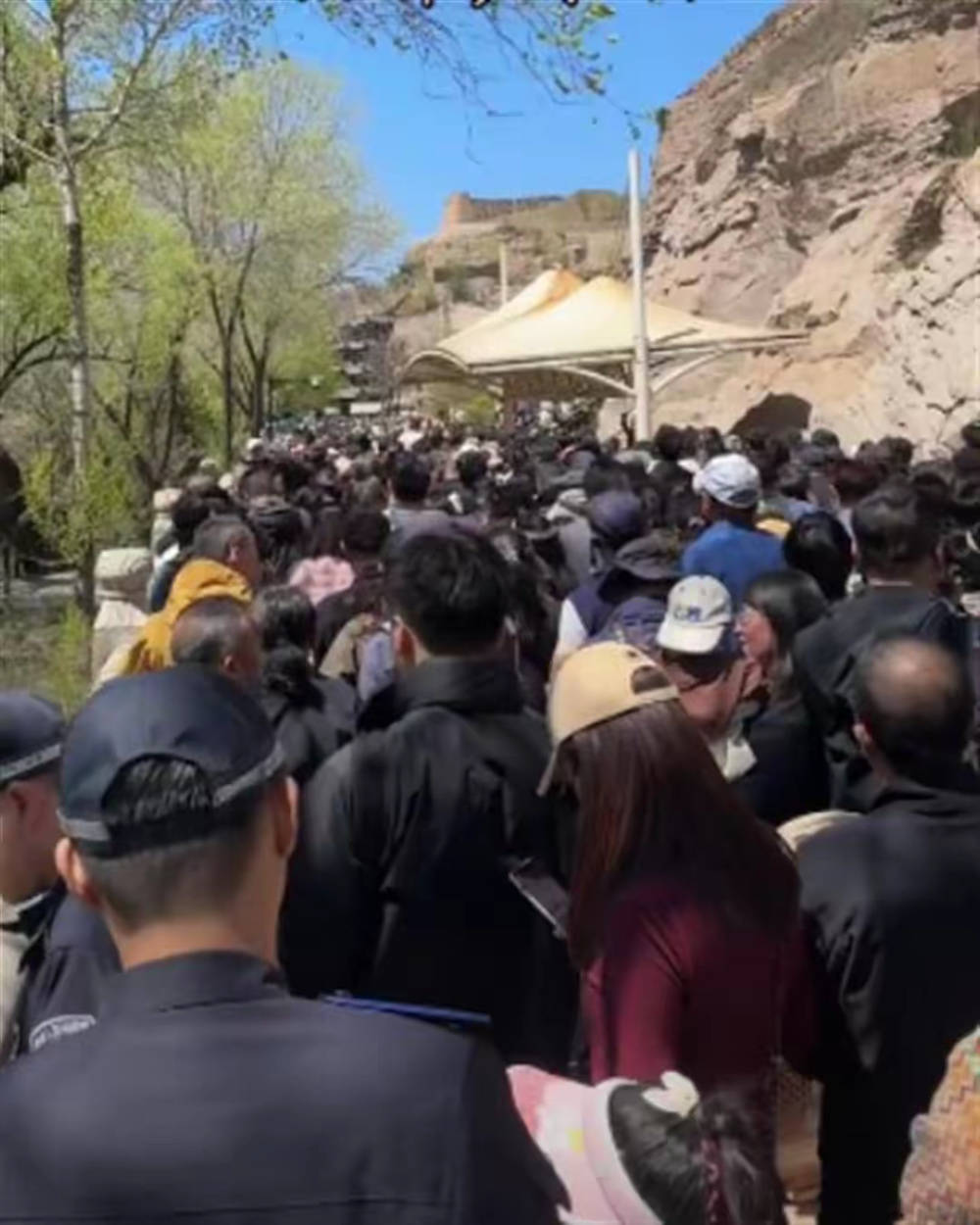 张信哲在山西大同演唱会上称约不到景区门票<strong></p>
<p>叁币财经</strong>，当地文旅回应