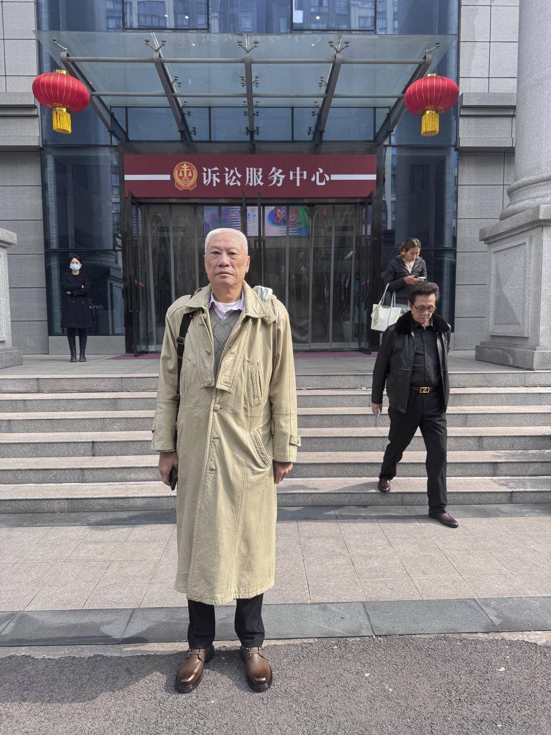 一起诉讼背后<strong></p>
<p>刷视频趣币</strong>，宜宾前首富“险被送精神病院”风波丨红星深度