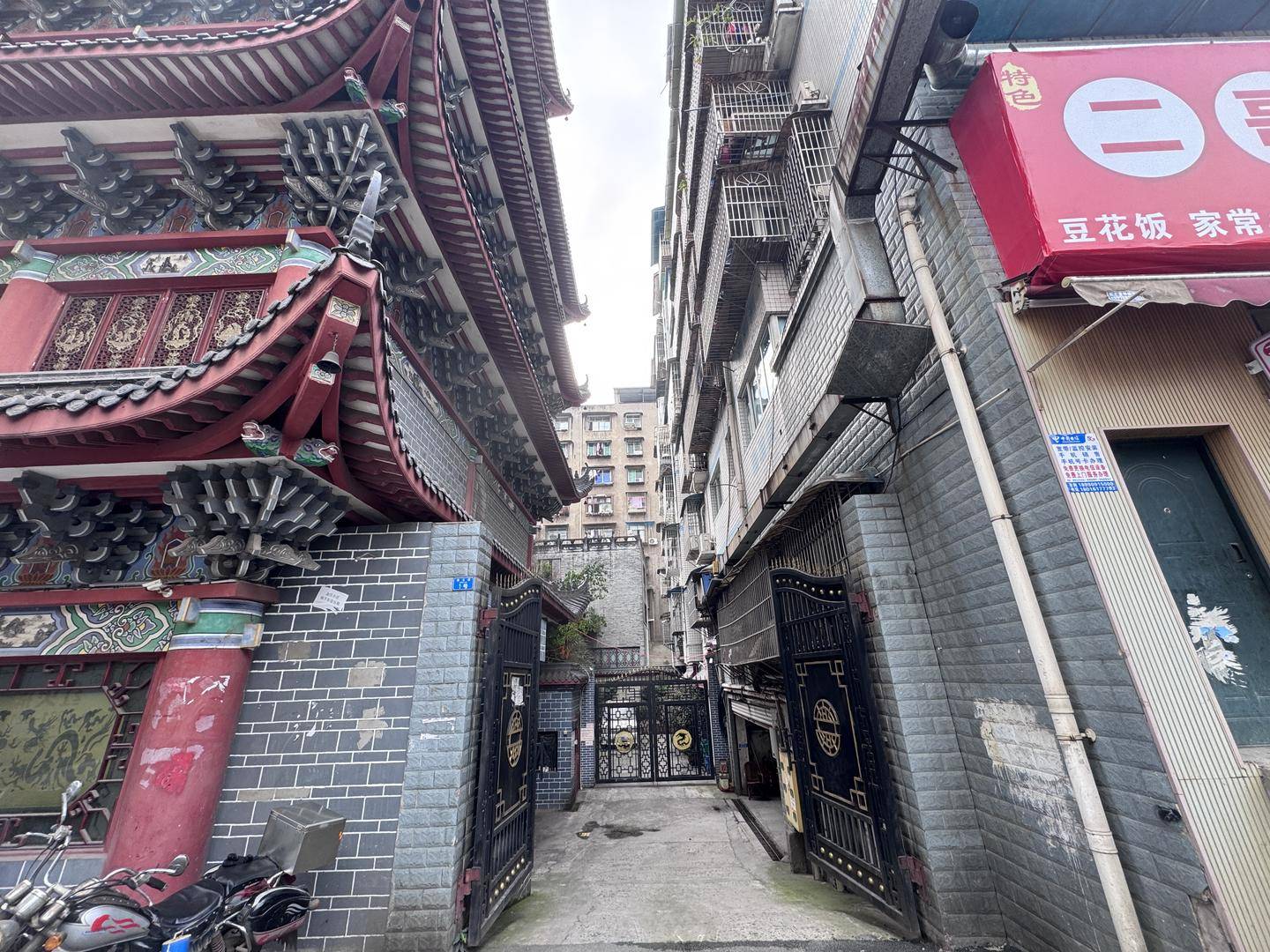 一起诉讼背后<strong></p>
<p>刷视频趣币</strong>，宜宾前首富“险被送精神病院”风波丨红星深度