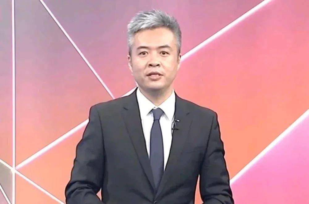 时隔2年<strong></p>
<p>莱币网</strong>，前央视主持人露面！此前被控行贿超950万元