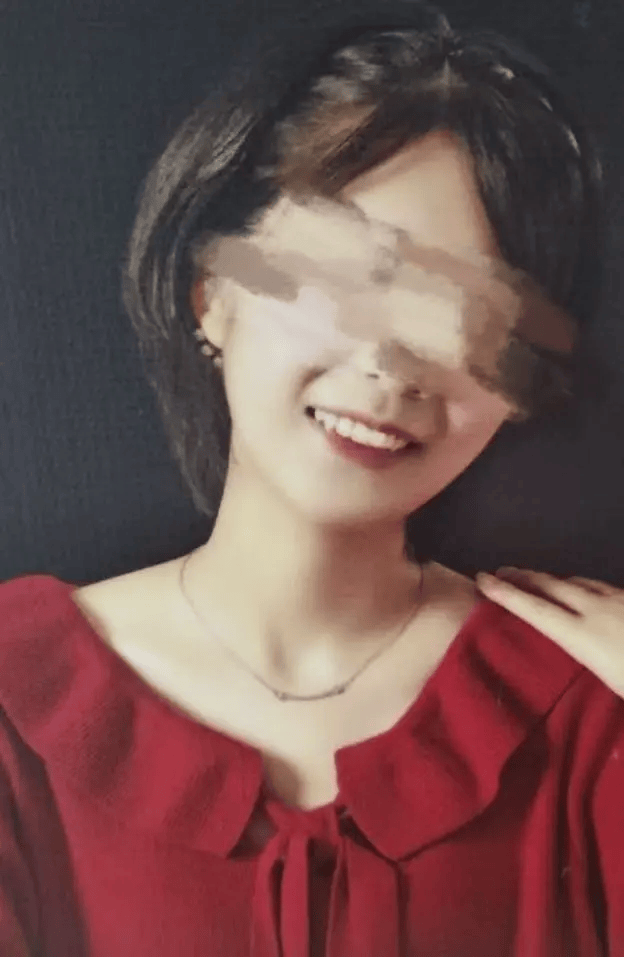遭同小区居民持刀袭击身亡<strong></p>
<p>币帛</strong>，27岁女子在家门口遇害案需重新取证，择日开庭审理