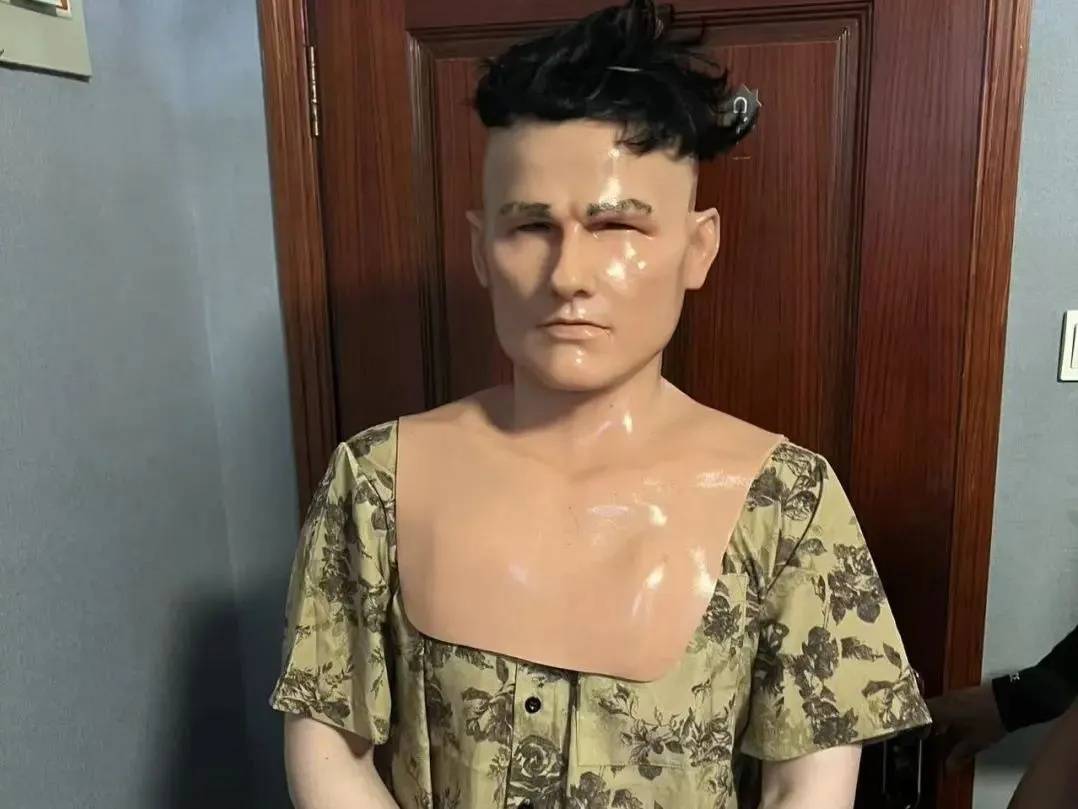 江苏一男子戴仿真“人皮”面具入室盗窃<strong></p>
<p>飞猪</strong>，流窜多个小区作案，涉案金额达15万余元