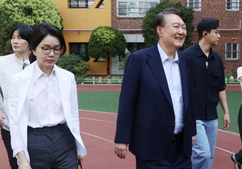 尹锡悦夫妇现身韩国大选投票现场<strong></p>
<p>上哪里买币</strong>！对丑闻相关提问保持沉默