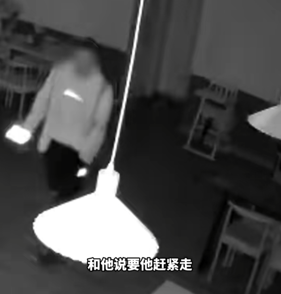 第一次见面就表白！被拒绝后男子凌晨3点狂敲女生房门<strong></p>
<p>币圈入门</strong>，随后拿出工具撬锁……