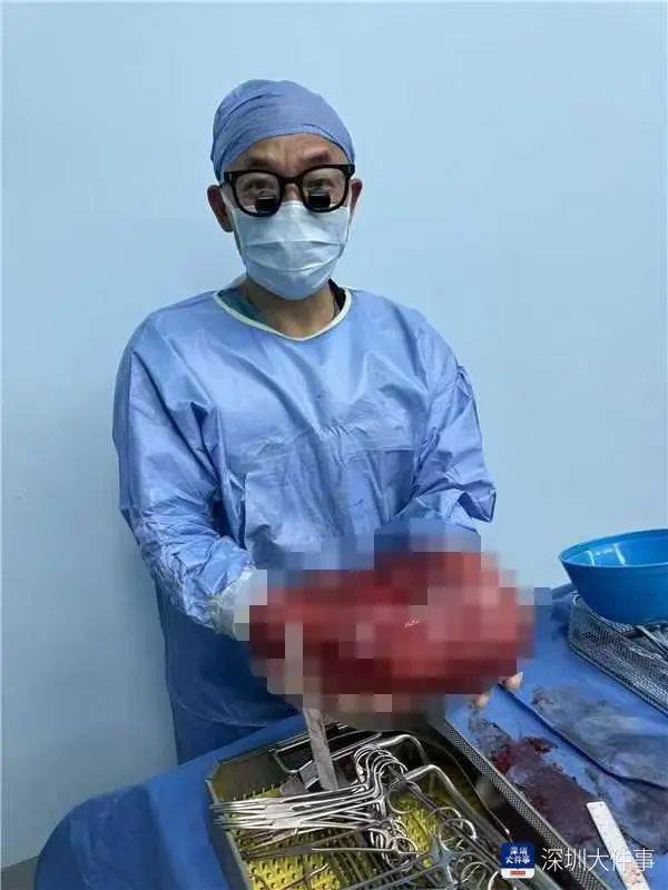 店员试衣间里一句警告<strong></p>
<p>追币网</strong>，竟救了17岁少女！一家人火速赶到深圳